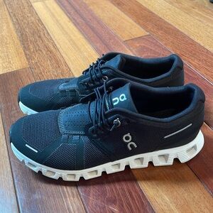 On | Women’s Cloud 5 Almost new!!